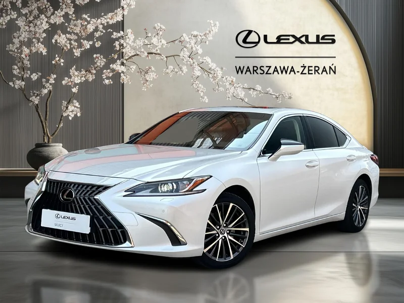 Biały Lexus w showroomie inspirowanym Japonią