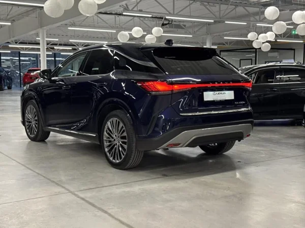 Lexus source photograph 2